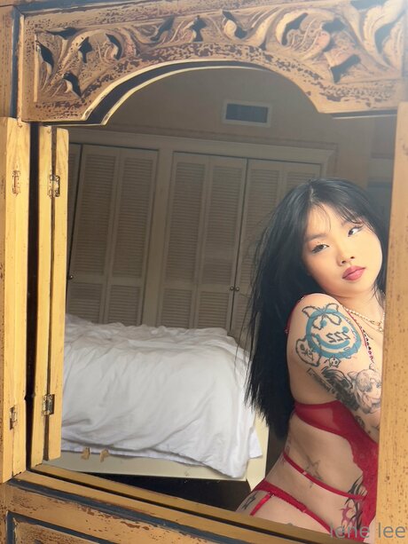 Lenerox model naked picture