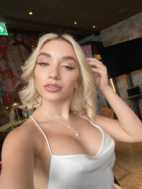 busty mom onlyfans sexy naked image