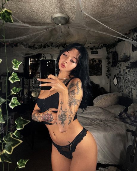 Medusas pretty model pics