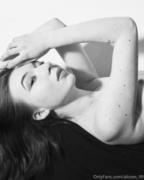 Alisses 99 pretty pornstar gallery