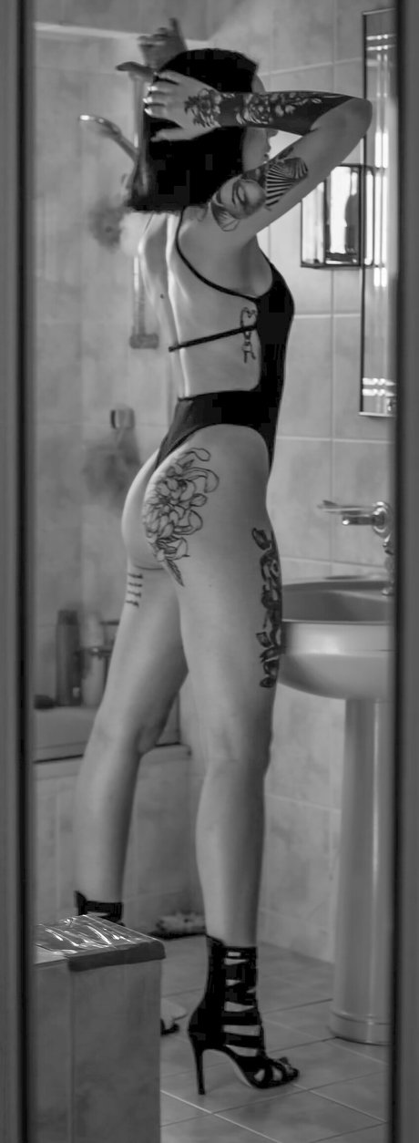 Doga Tuemer hot model gallery