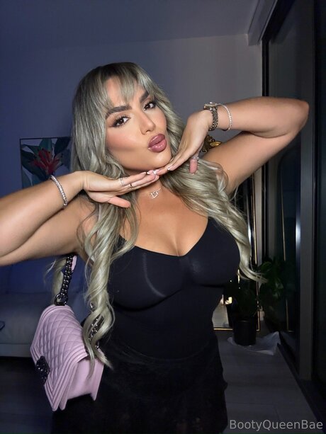 Bootyqueenbae model pretty image