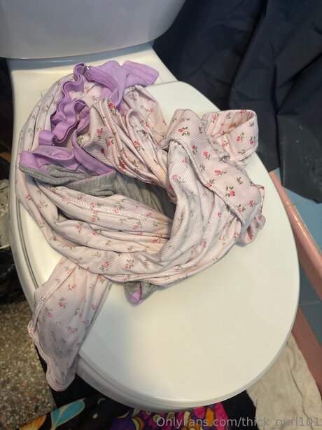 Thick Gurl101 adult model gallery