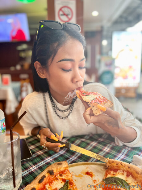 chubby mom onlyfans free nude image