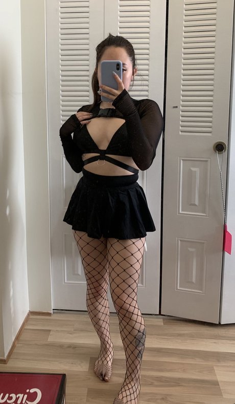 Sluttyasiankitten model hot picture