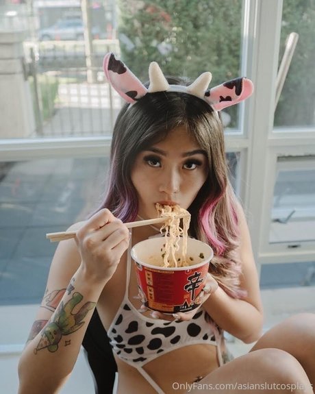 Lola Tessa exclusive model pictures