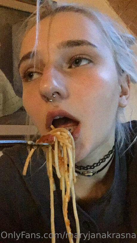 Maryjanakrasnapanna star exclusive pictures