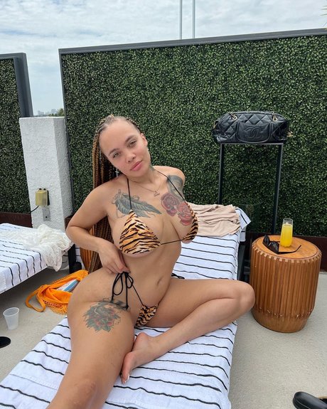 Sara Gold Iamsaragold naked star img