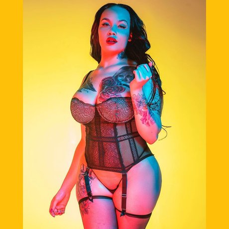 Sara Gold Iamsaragold erotic star archive