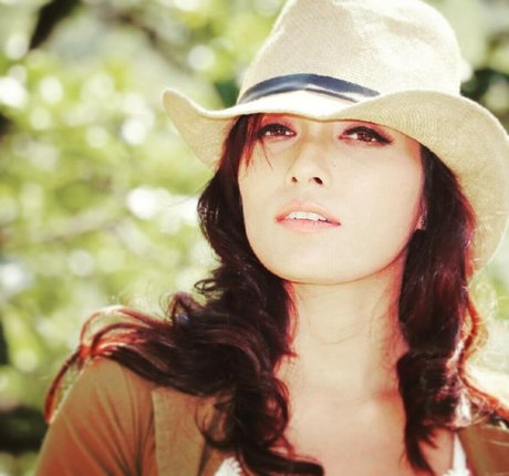 Zoya Rathore art star pics