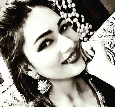 Zoya Rathore high quality star photos