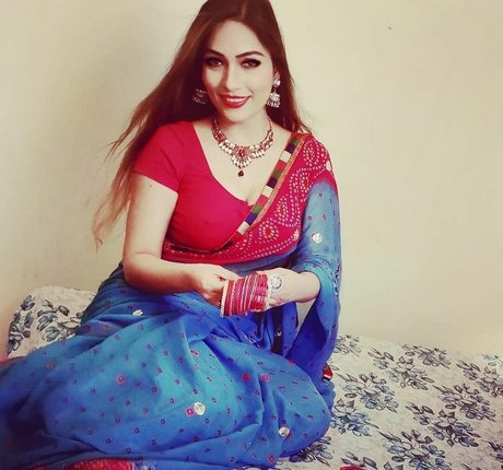 Zoya Rathore best model image