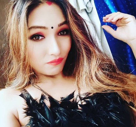 Zoya Rathore star nudes img