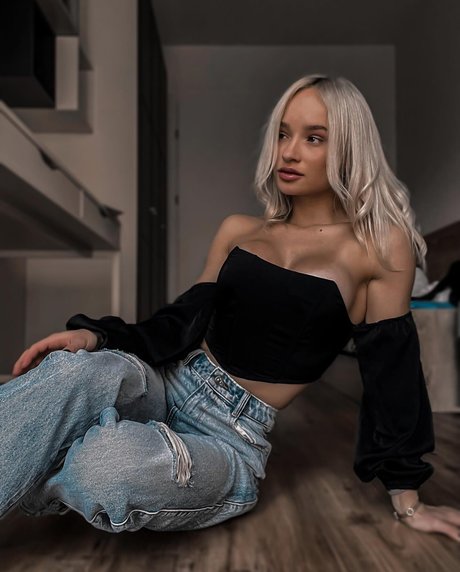 Zuzana Kardos model erotic galleries