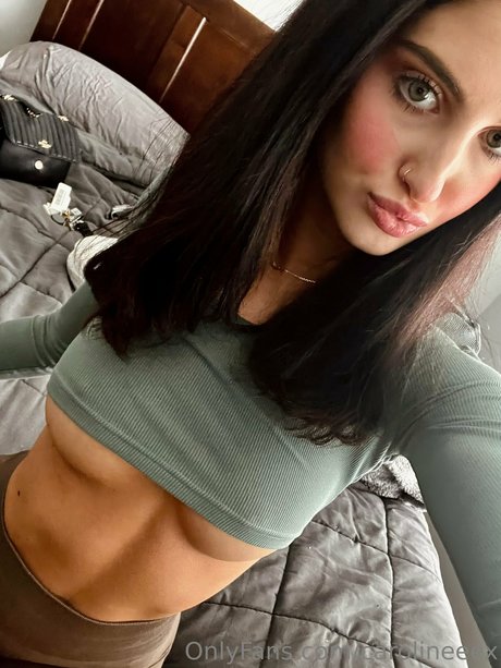 Carolineeex sex pornstar photo