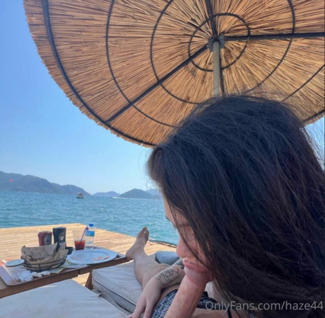 Benhaze44 model naked photo