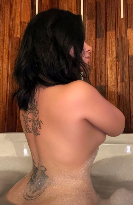 Benhaze44 adult model picture