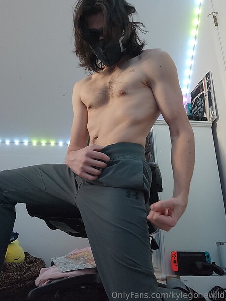 Kylegonewild naked pornstar pic