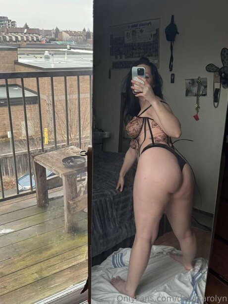 Dellacarolyn art actress photos