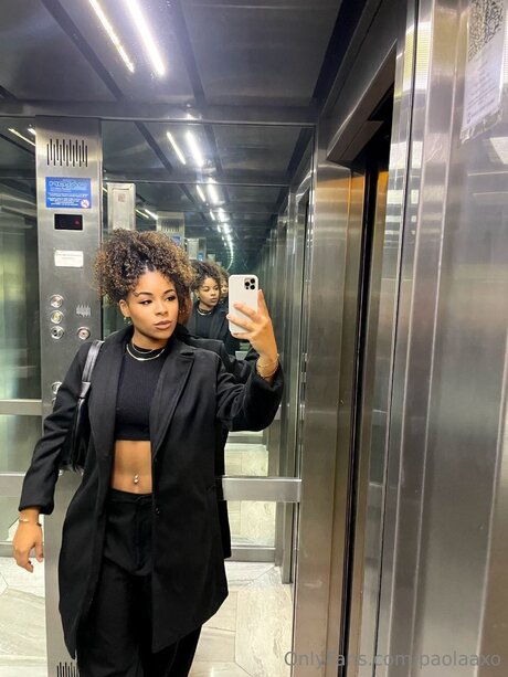 Paolaaxo xxx model picture