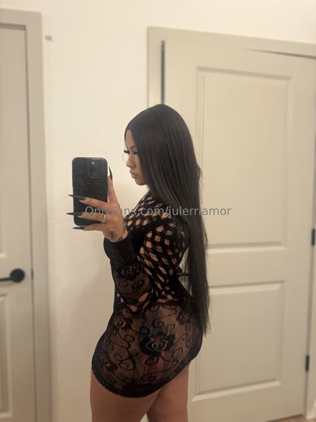 Julerriamor pretty model img