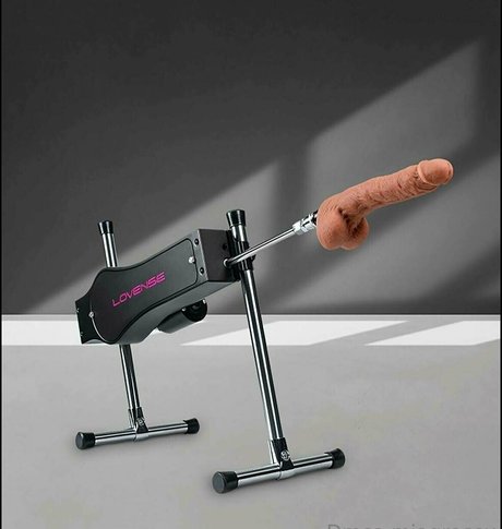 Miagrecox pornographic model pic