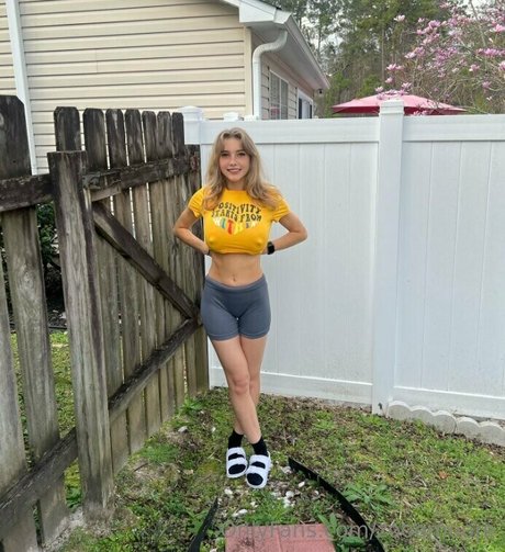 zooemoore star naked picture