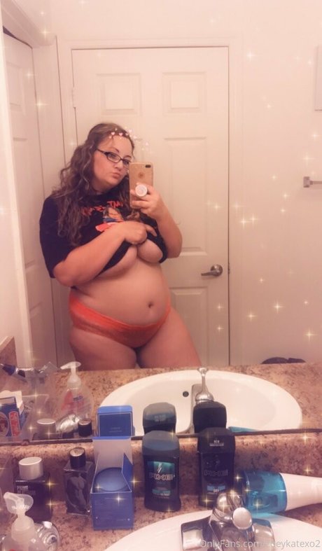 zoeykatexo2 nude star pic