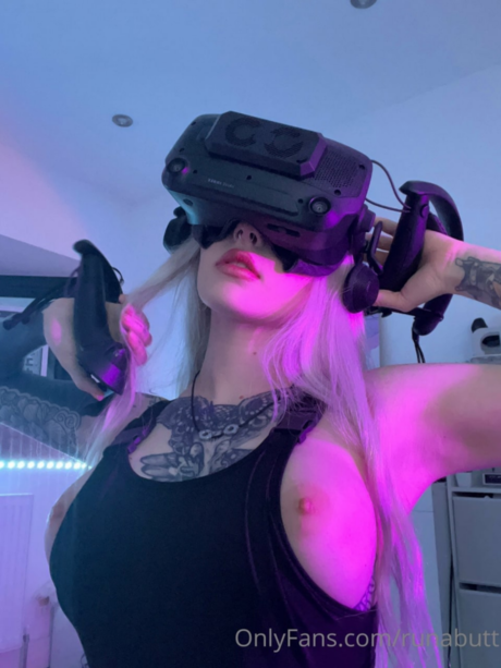 _Runabyte erotic star pic