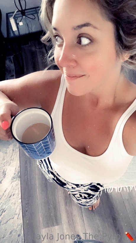 Layla Jones sexy actress pics