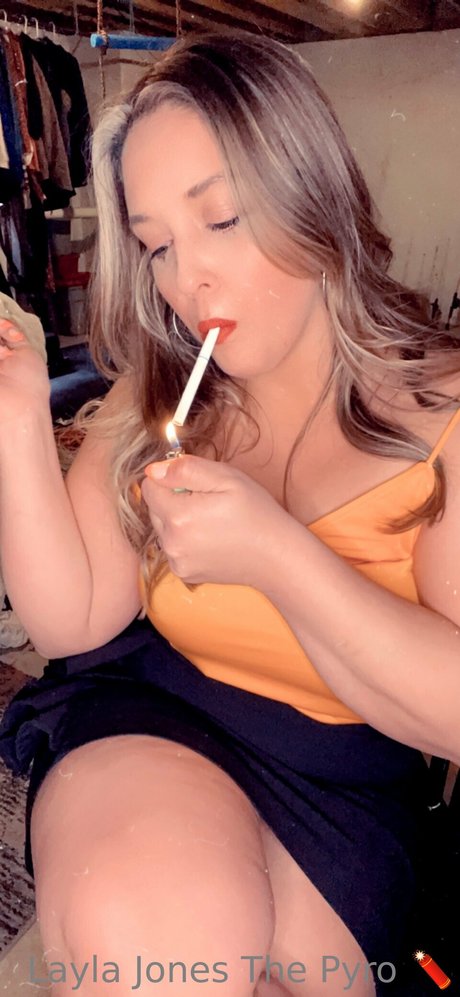 Layla Jones hot actress pic