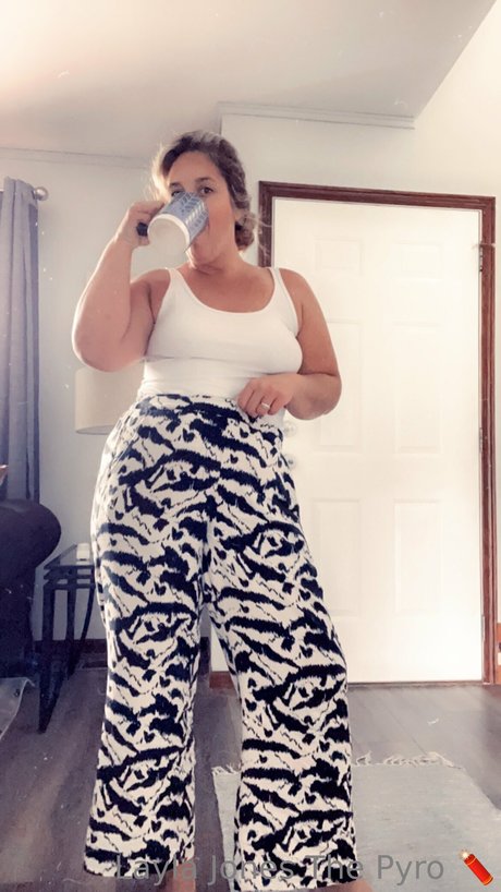 Layla Jones model nude photo