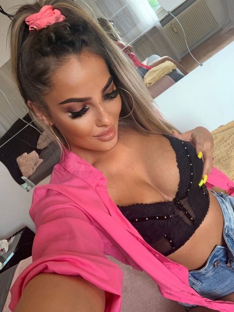 Mayamaya1999 erotic model picture