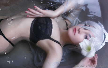 zoevolfcos star photos