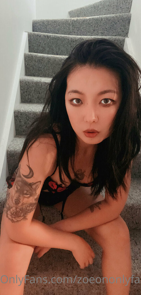 zoeononlyfans pornstar image