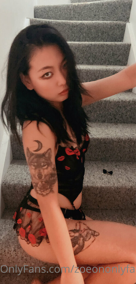 zoeononlyfans art model archive