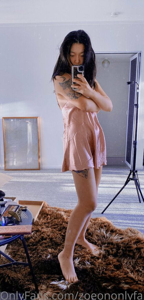 zoeononlyfans model sex pic