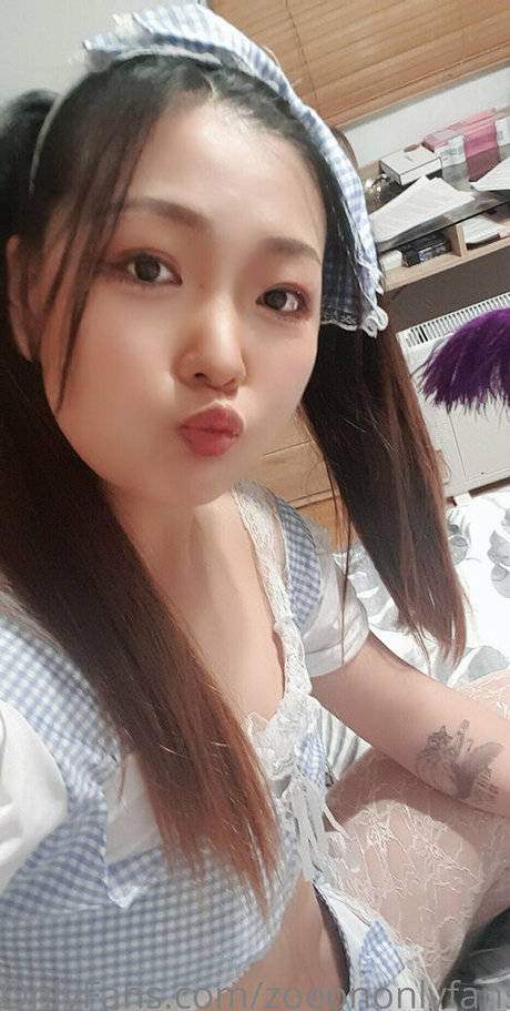 zoeononlyfans nice model img