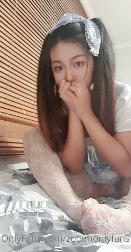 zoeononlyfans xxx model pics