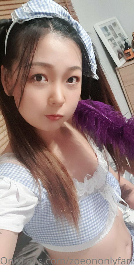 zoeononlyfans erotic model pictures