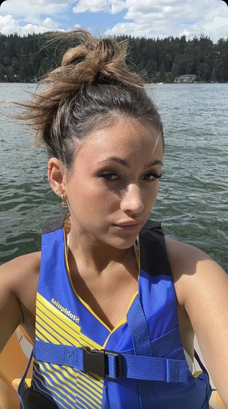 Zoe Fergurson model art photos