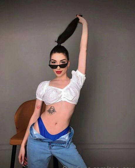 zoe cox hd actress galleries