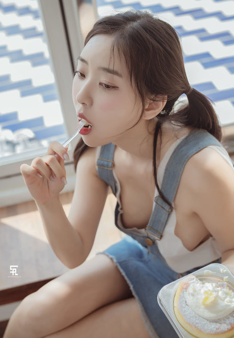 Zenny beautiful model pics