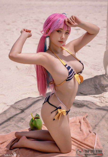 Messie Huang pretty actress photos