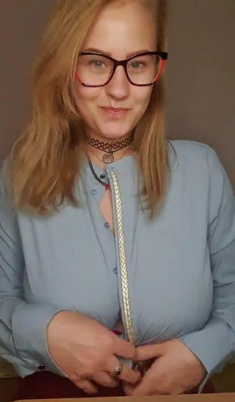 Pola Rainbow hot model photo