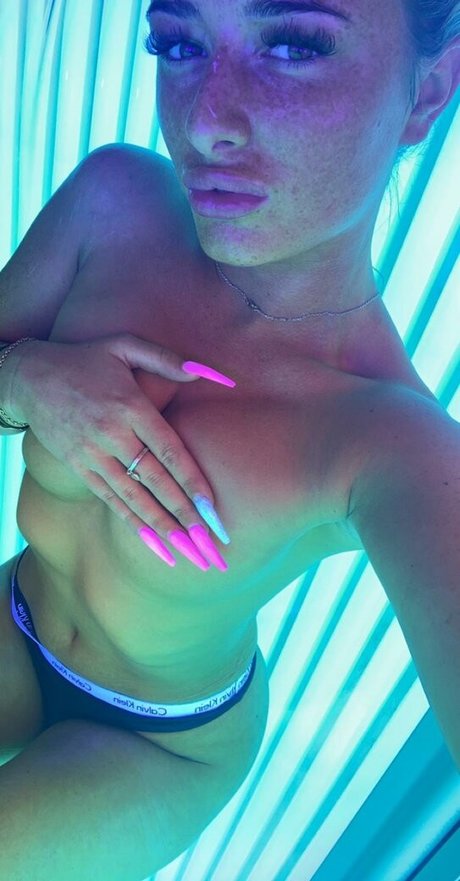 Chloe Allen naked star pic