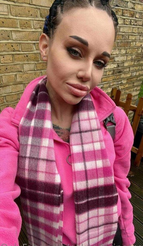 nakeedprincesss model hd pic