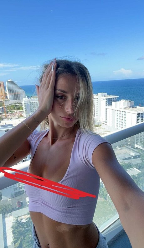 Sadie Mckenna model art photo