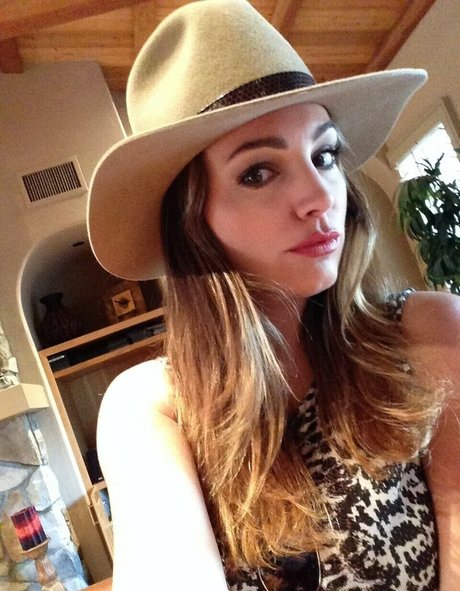 Kelly Brook pornstar gallery