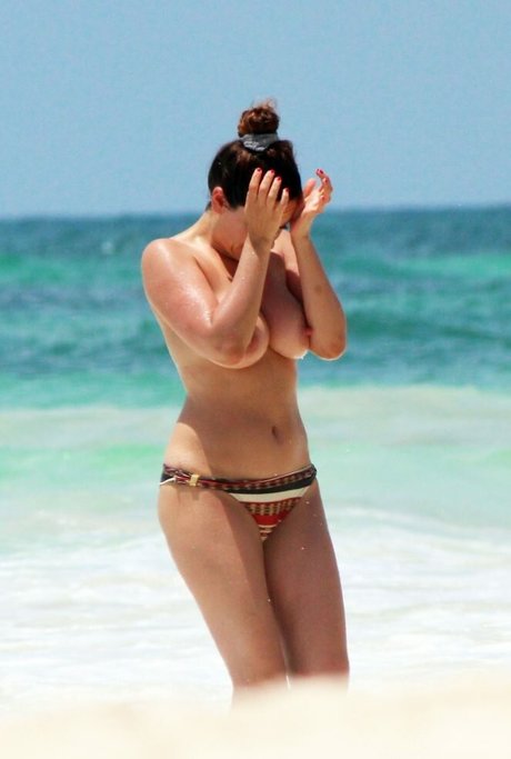 Kelly Brook pornstar hd images